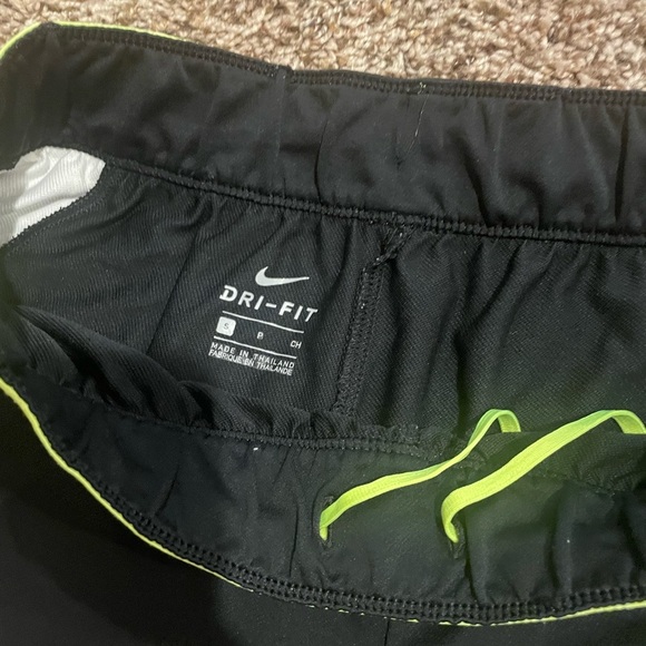 Nike running shorts - Picture 3 of 3